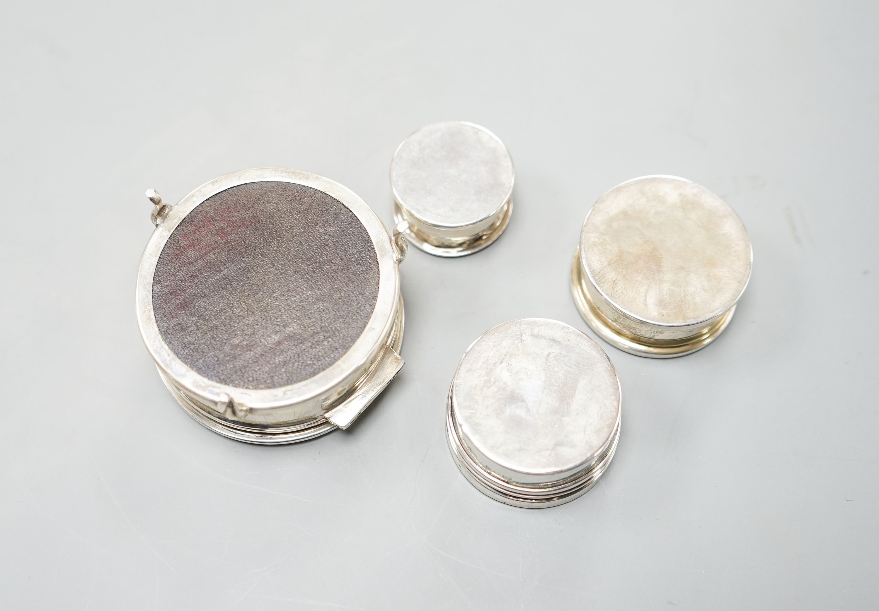 A George V silver and tortoiseshell pique circular trinket box, Birmingham, 1923, 61mm and three other similar smaller boxes and covers.